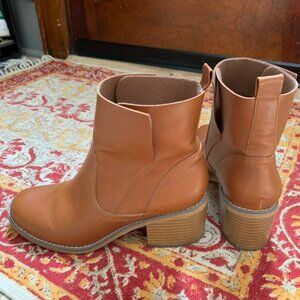 Mossimo Supply Brown Low Cut Faux Leather Boots - Size 6.5